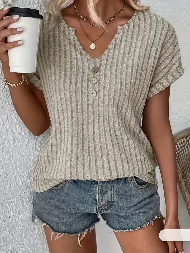 Carmen | Blusa Elegante con Cuello en V y Botones Decorativos